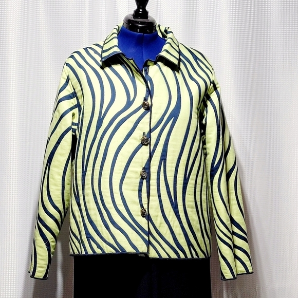 Winding Rivers Reversible Quilted Blue & Green Wave Design (XL) Made in U.S.A. - Picture 2 of 9